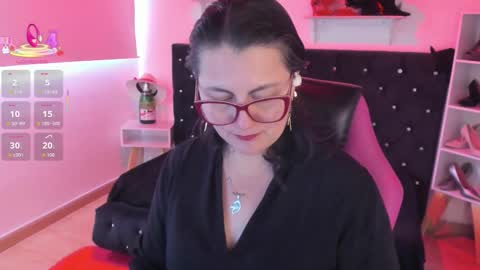 Snapshot of d_martii chatting on 3, 10, 2025 Mia online show from 3, 10, 2025