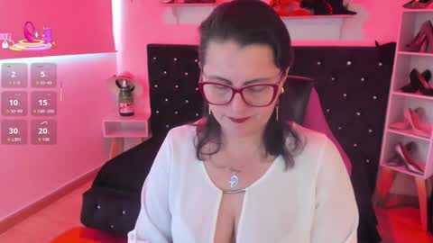 Snapshot of d_martii chatting on 4, 10, 2025 Mia online show from 4, 10, 2025