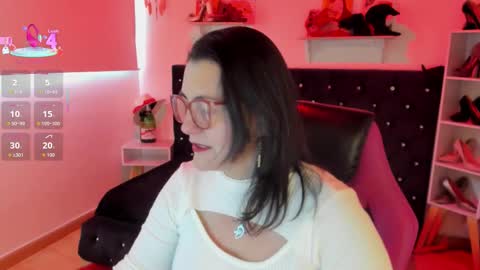 Snapshot of d_martii chatting on 5, 10, 2025 Mia online show from 5, 10, 2025