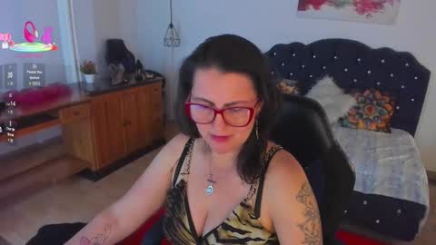 Snapshot of d_martii chatting on 14, 10, 2025 Mia online show from 14, 10, 2025