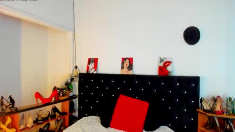 Snapshot of d_martii chatting on 24, 10, 2025 Mia online show from 24, 10, 2025