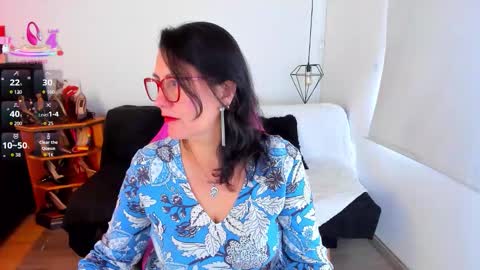 Snapshot of d_martii chatting on 2, 11, 2025 Mia online show from 2, 11, 2025