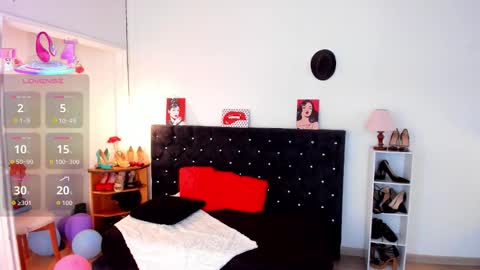 Snapshot of d_martii chatting on 11, 11, 2025 Mia online show from 11, 11, 2025