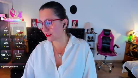 Snapshot of d_martii chatting on 23, 11, 2025 Mia online show from 23, 11, 2025