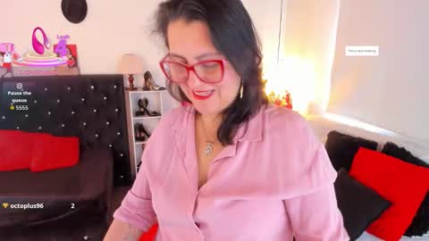 Snapshot of d_martii chatting on 1, 12, 2025 Mia online show from 1, 12, 2025