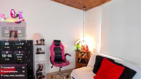 Snapshot of d_martii chatting on 2, 12, 2025 Mia online show from 2, 12, 2025