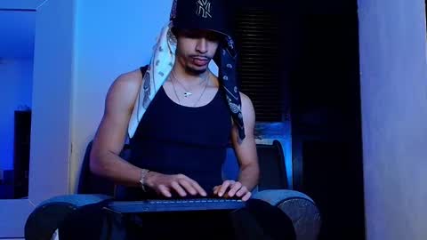 Snapshot of d_usma00 chatting on 16, 12, 2025 d_usma00 online show from 16, 12, 2025