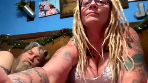 Daazy and Duke online show from 8, 5, 2026