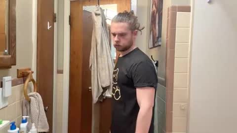 Snapshot of daddydaydrinkz chatting on 17, 12, 2025 DaddydayDrinkz online show from 17, 12, 2025