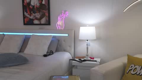 Sabrinna Bae online show from 2, 1, 2025