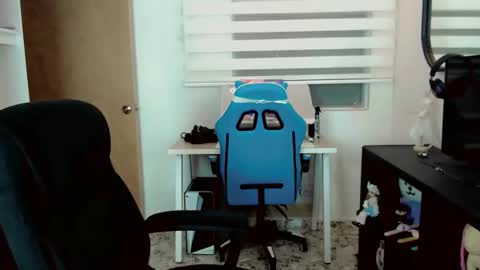 Snapshot of dae_lune chatting on 8, 2, 2026 dae_lune online show from 8, 2, 2026