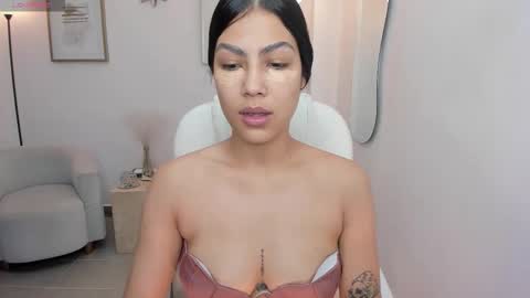 Snapshot of dafne_hills chatting on 4, 11, 2025 Dafne online show from 4, 11, 2025