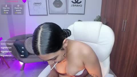 Snapshot of dafne_hills chatting on 5, 12, 2025 Dafne online show from 5, 12, 2025