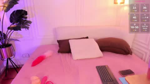 dafne_hillss online show from 13, 3, 2026