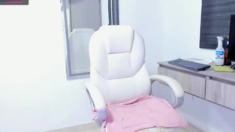 Snapshot of dahian_carter chatting on 18, 9, 2025 Dahian  online show from 18, 9, 2025