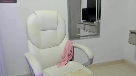 Snapshot of dahian_carter chatting on 21, 10, 2025 Dahian  online show from 21, 10, 2025