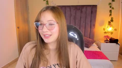 Snapshot of dahlia_rousse chatting on 8, 11, 2025 Dahlia online show from 8, 11, 2025