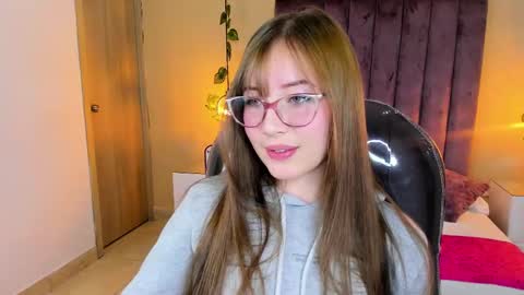 Snapshot of dahlia_rousse chatting on 4, 12, 2025 Dahlia online show from 4, 12, 2025