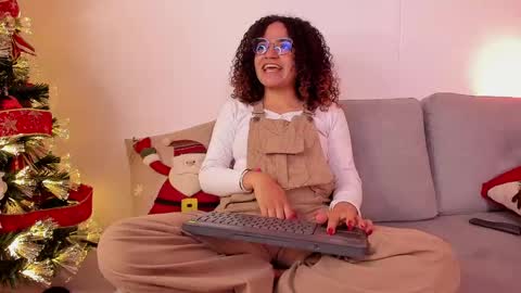 Snapshot of dahliabrowniee chatting on 13, 12, 2024 Dahli online show from 13, 12, 2024