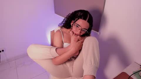 Snapshot of dahliabrowniee chatting on 12, 3, 2025 Dahli online show from 12, 3, 2025