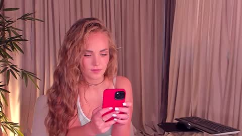 Snapshot of dahraveyne chatting on 13, 11, 2025 Deea online show from 13, 11, 2025