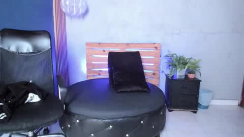 Snapshot of daiisy_kiss chatting on 4, 10, 2025 daiisy_kiss online show from 4, 10, 2025