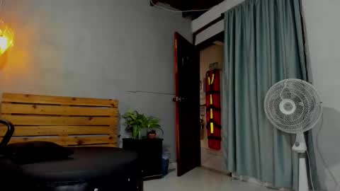 Snapshot of daiisy_kiss chatting on 7, 10, 2025 daiisy_kiss online show from 7, 10, 2025