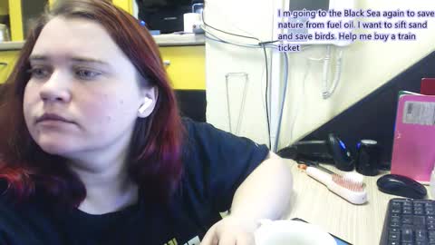 Snapshot of daisy_low chatting on 14, 12, 2025 Alexandra online show from 14, 12, 2025