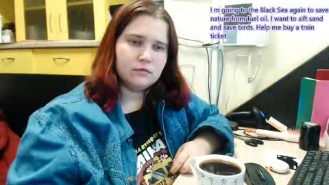 Snapshot of daisy_low chatting on 14, 12, 2025 Alexandra online show from 14, 12, 2025