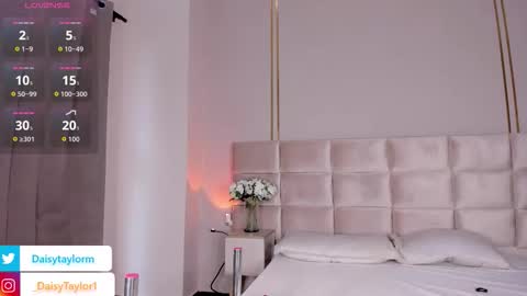 Snapshot of daisytaylor_ chatting on 19, 11, 2025 Daisy online show from 19, 11, 2025