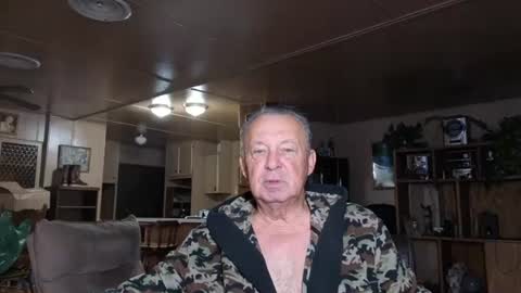 Snapshot of dakit2 chatting on 28, 9, 2025 dakit online show from 28, 9, 2025