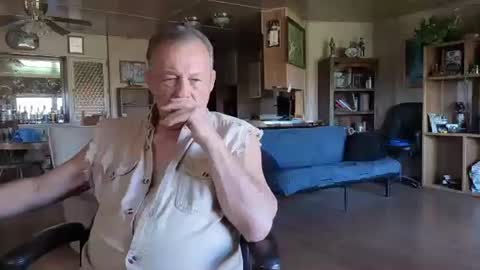 Snapshot of dakit2 chatting on 4, 10, 2025 dakit online show from 4, 10, 2025