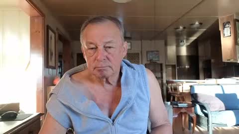 Snapshot of dakit2 chatting on 15, 10, 2025 dakit online show from 15, 10, 2025