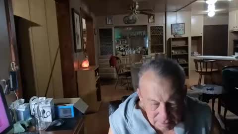 Snapshot of dakit2 chatting on 4, 11, 2025 dakit online show from 4, 11, 2025