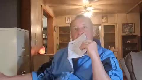 Snapshot of dakit2 chatting on 4, 12, 2025 dakit online show from 4, 12, 2025