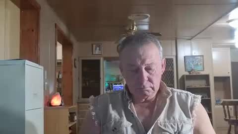 Snapshot of dakit2 chatting on 5, 12, 2025 dakit online show from 5, 12, 2025