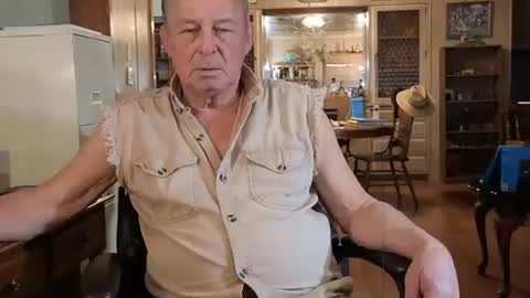 Snapshot of dakit2 chatting on 13, 12, 2025 dakit online show from 13, 12, 2025