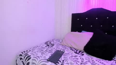Dakota and Valerie online show from 22, 2, 2025
