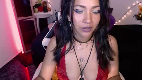 Snapshot of dakota_ro chatting on 12, 9, 2025 Caroliina online show from 12, 9, 2025