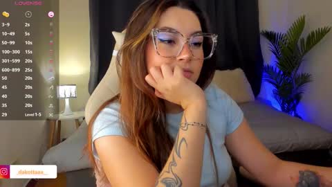 dakottaa__ online show from 20, 10, 2025