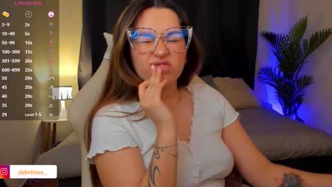 Snapshot of dakottaa__ chatting on 17, 12, 2025 dakottaa__ online show from 17, 12, 2025