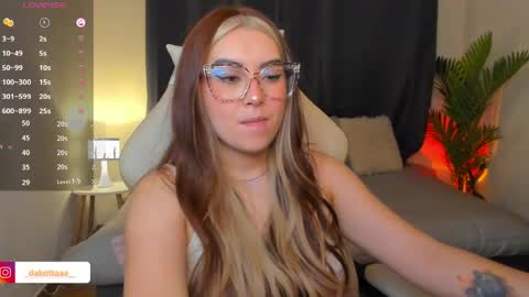 dakottaa__ online show from 23, 4, 2026