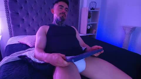 Snapshot of dallas_whitee chatting on 8, 5, 2026 Dallas whitee online show from 8, 5, 2026