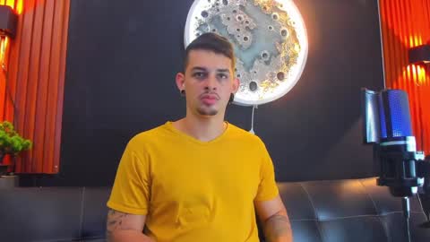 Snapshot of damian__oliver chatting on 10, 3, 2025 Damian Oliver online show from 10, 3, 2025