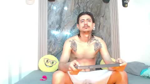 Snapshot of damian_and_camerum chatting on 5, 5, 2026 damian_and_camerum online show from 5, 5, 2026