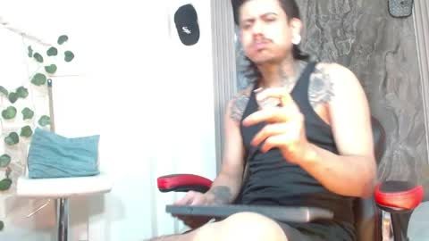 Snapshot of damian_and_camerum chatting on 13, 5, 2026 damian_and_camerum online show from 13, 5, 2026