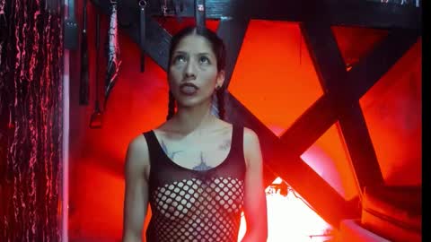 Snapshot of damian_and_tiana chatting on 5, 11, 2025 damian_and_tiana online show from 5, 11, 2025