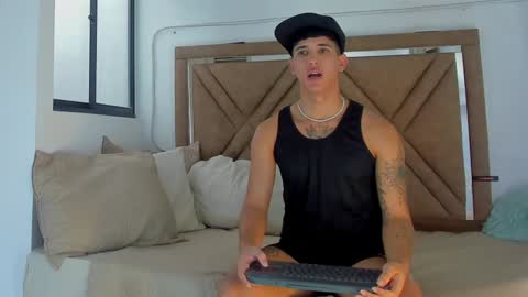 Snapshot of damian_queen chatting on 13, 12, 2024 damian key online show from 13, 12, 2024