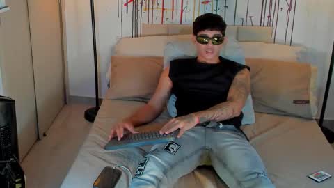 Snapshot of damian_queen chatting on 3, 11, 2025 damian key online show from 3, 11, 2025