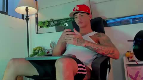 Snapshot of damian_queen chatting on 15, 11, 2025 damian key online show from 15, 11, 2025